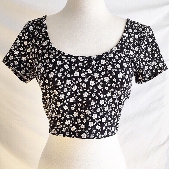 Forever 21 Black Floral Short Sleeve Crop Top M - Picture 1 of 8